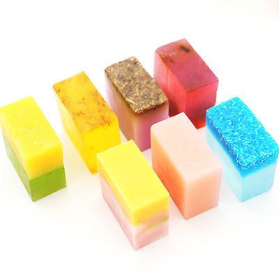 Sabão Yoni medicamentoso para uma experiência de limpeza corporal nutritiva e refrescante